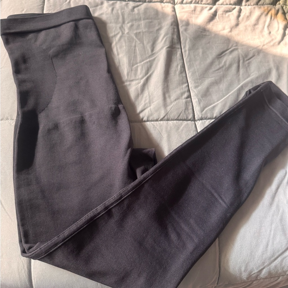 Shapermint Essentials Black high rise Leggings. Size large